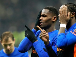 Futbalisti Interu Miláno oslavujú gól.