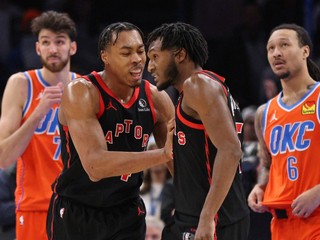 Momentka zo zápasu Oklahoma City Thunder - Toronto Raptors.