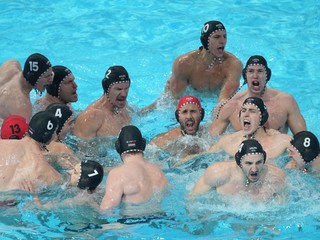 Vodní pólisti Maďarska počas semifinále ME 2026.