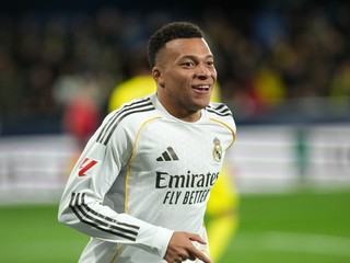 Kylian Mbappé oslavuje gól do siete Villarrealu.