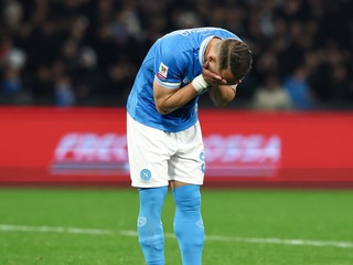Stanislav Lobotka sa chytá za hlavu po tom, ako nedal proti Como penaltu.