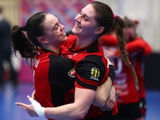 Radosť hráčok Šale po víťazstve 