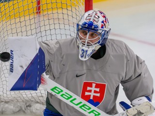 Samuel Hlavaj počas tréningu slovenskej hokejovej reprezentácie.