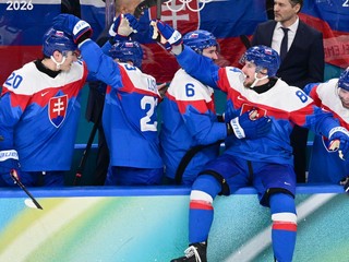 Slovenskí hokejisti sa tešia z výhry 6:2 po štvrťfinálovom dueli Slovensko - Nemecko. 