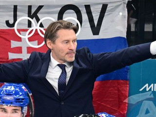Tréner Vladimír Országh na lavičke Slovenska počas ZOH 2026.