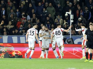 Hráči AC Miláno sa tešia po góle počas zápasu 25. kola talianskej Serie A.