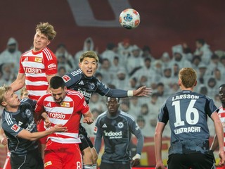 Momentka zo zápasu Union Berlín - Frankfurt. 