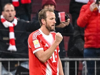 Harry Kane z Bayernu Mníchov oslavuje gól v zápase 23. kola nemeckej Bundesligy.