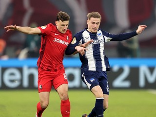 Momentka zo zápasu Hertha Berlín - Freiburg.