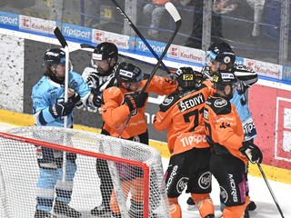 Šarvátka počas zápasu 49. kola hokejovej Tipsport ligy HC Košice - HK Nitra.