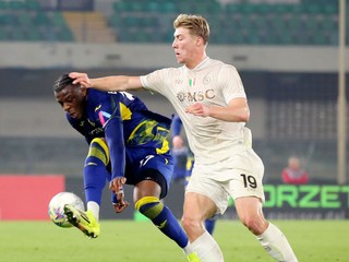 Momentka zo zápasu Verona - Neapol.