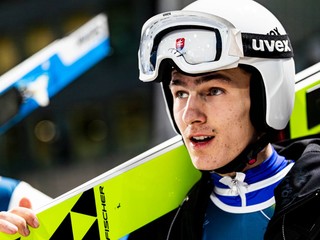 Na snímke slovenský skokan na lyžiach Hektor Kapustík.