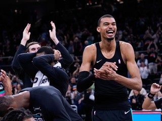 Victor Wembanyama v zápase proti Sacramentu.