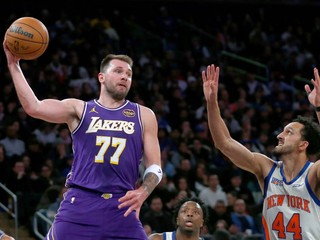 Luka Doncič (77) proti New Yorku Knicks.
