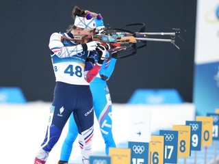 ONLINE: Biatlonistky dnes idú preteky s hromadným štartom v biatlone na ZOH 2026.