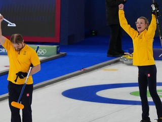 Švédski súrodenci v curlingu Isabella a Rasmus Wranaaovci
