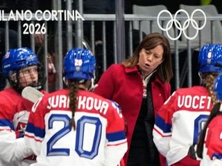 Záber na českú lavičku počas ZOH 2026.