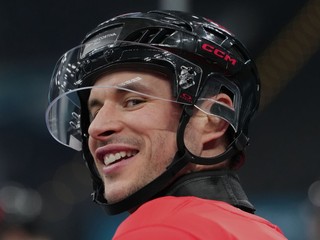 Sidney Crosby počas prvého tréningu na ľade v Miláne. 