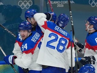 Slováci sa tešia z tretieho gólu.