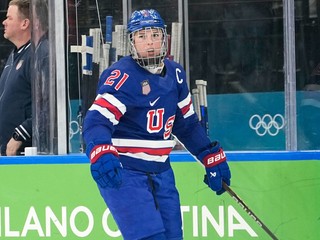 Kapitánka amerických hokejistiek Hilary Knightová počas ZOH 2026.