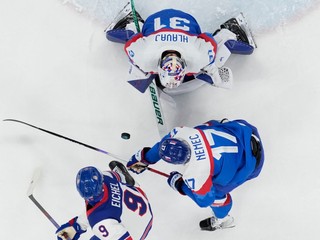 Šimon Nemec v zápase proti USA na ZOH 2026.