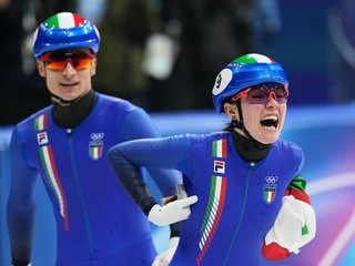 Taliani oslavujú zlato.