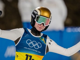 Nika Prevc sa raduje zo zlata na ZOH 2026.