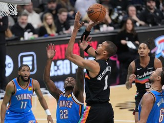 Victor Wembanyama v zápase s Oklahomou