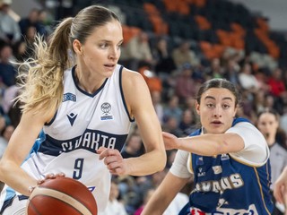 Na snímke zľava Terézia Páleniková (Slovensko) a Ioanna Kiprianouová (Cyprus).