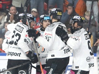 Gólová radosť Košíc v 6. zápase štvrťfinále play off hokejovej Tipsport ligy HC MONACObet Banská Bystrica - HC Košice.