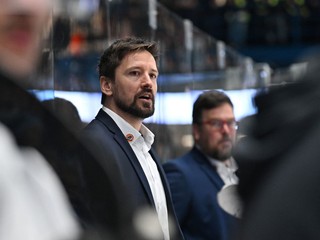 Na snímke tréner Michaloviec Erik Čaládi počas siedmeho zápasu štvrťfinále play-off.