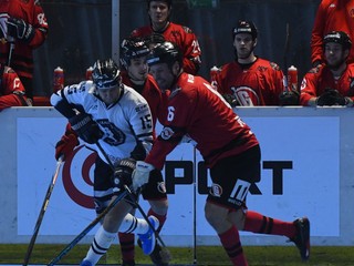 Momentka z hokejbalu LG Bratislava - Ružinov.