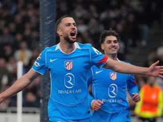 Dávid Hancko oslavuje gól do siete Tottenhamu.