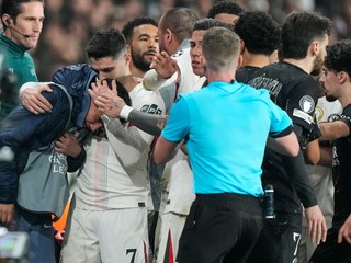 Pedro Neto sa ospravedlnil za strčenie podávača lôpt