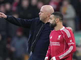 Tréner Arne Slot a Mohamed Salah.