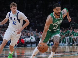 Jayson Tatum a Cooper Flagg. 