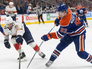 Evan Rodrigues a Ryan Nugent-Hopkins. 