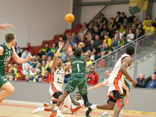 Momentka zo zápasu Komárno - Levice.