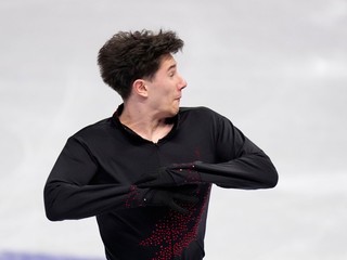 Slovenský krasokorčuliar Adam Hagara počas krátkeho programu mužov na majstrovstvách sveta v krasokorčuľovaní v Prahe.