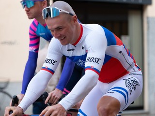 Lukáš Kubiš v drese majstra Slovenska v cyklistike. 