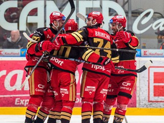 Hokejisti Prešova sa tešia z gólu.