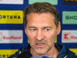 Na snímke tréner hokejovej reprezentácie SR Vladimír Országh.