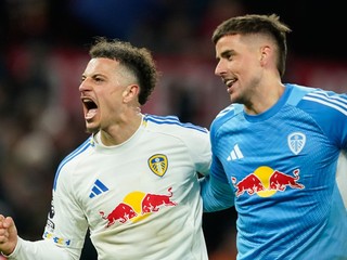 Futbalisti Leedsu United po triumfe na Old Trafford.