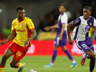 Momentka zo zápasu Toulouse a Racing Lens.