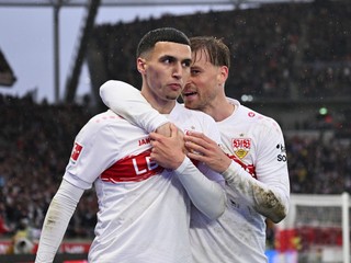 Hráči Stuttgartu sa tešia z gólu.