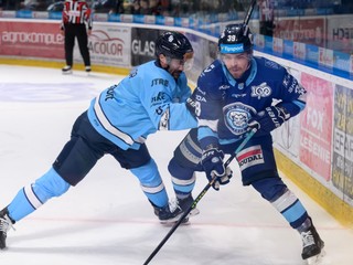 Na snímke zľava Ryan O´Connor (Bratislava) a Jakub Lacka (Nitra).