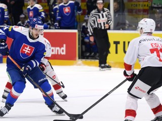 Na snímke zľava Jakub Meliško (Slovensko) a Diminik Egli (Švajčiarsko) v prípravnom zápase.