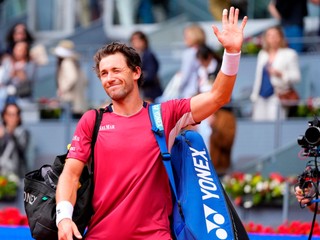 Nórsky tenista Casper Ruud máva divákom po prehre nad Belgičanom Alexandrom Blockxom vo štvrťfinále.