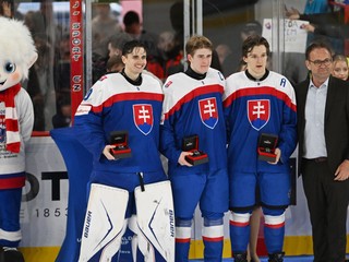 Na snímke zľava traja najlepší hráči Slovenska na turnaji Samuel Hrenák, Adam Goljer a Timothy Kazda.