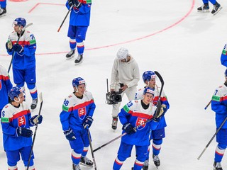 Slovenskí hokejisti sa tešia z víťazstva po zápase základnej B-skupiny Slovensko - Nórsko na MS v hokeji 2026.